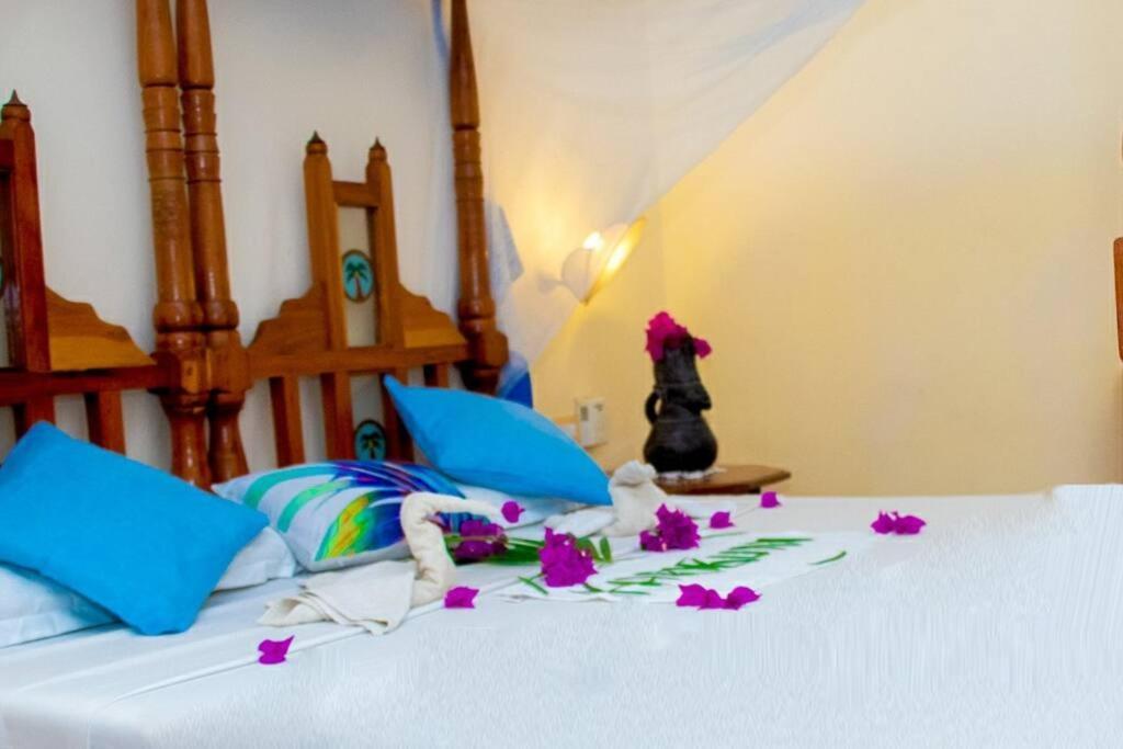 Tembo Beach Cottage Malindi Exterior photo